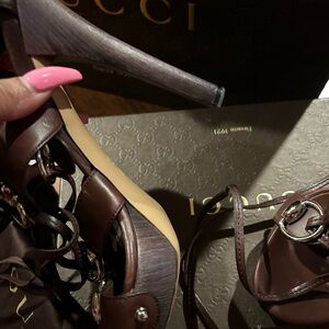 Size 8.5-9 Brown Gucci lace up leather platform heels